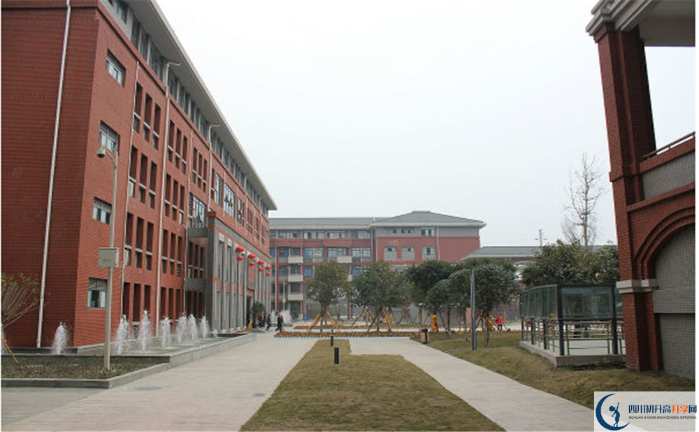 成都市龍泉驛區(qū)四川師大附屬第一實(shí)驗(yàn)中學(xué)地址怎么走？