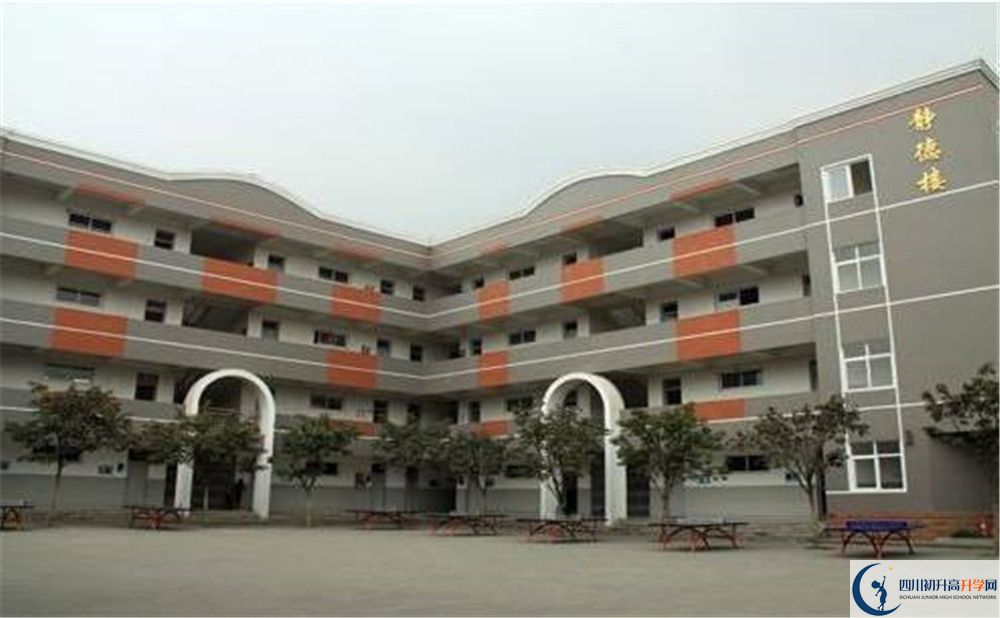 成都龍泉師大一中2020年住宿條件怎么樣？
