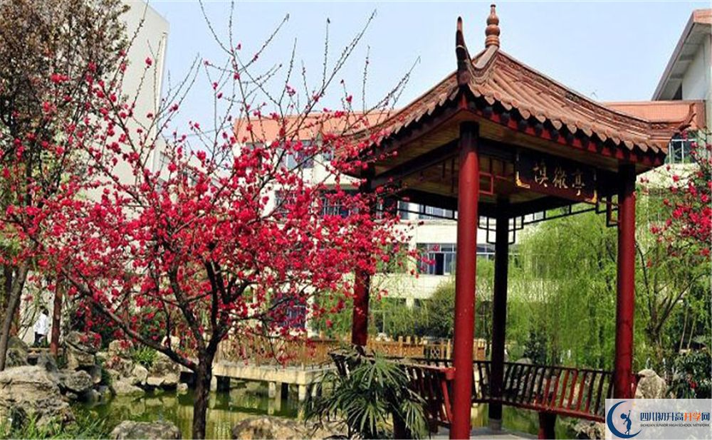 崇州市蜀城中學(xué)在哪里？