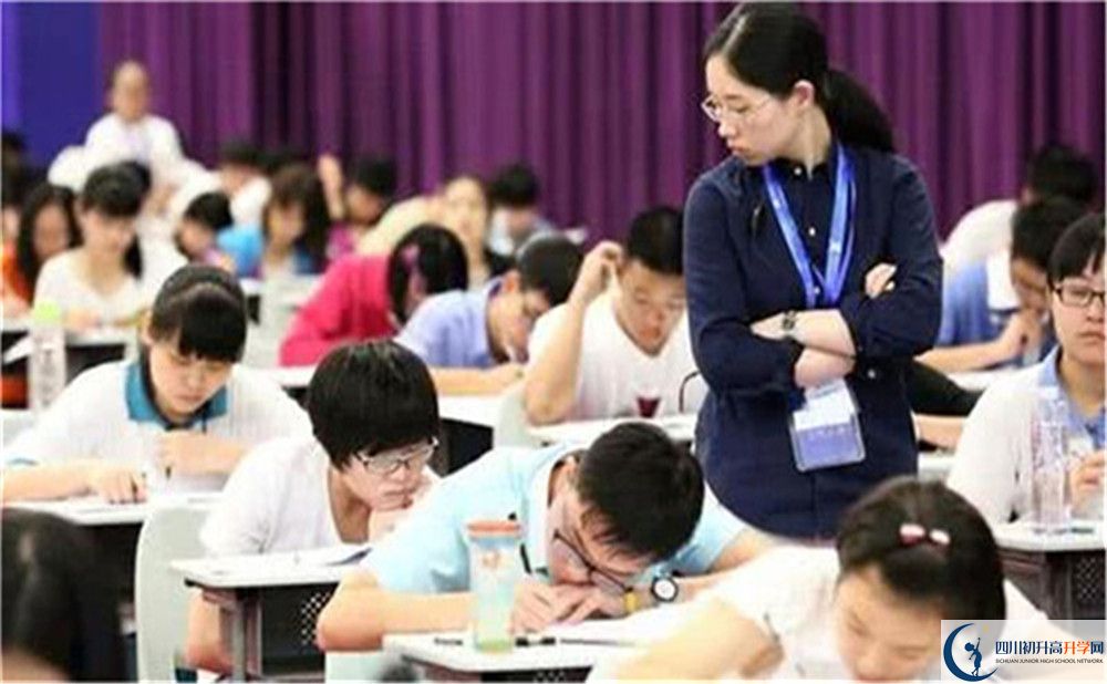 2022年內(nèi)江市鳳翔中學(xué)中考錄取分?jǐn)?shù)線是多少？